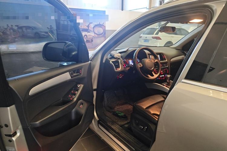 Used Audi Q5 2013 40 TFSI Technology Edition Driver Seat