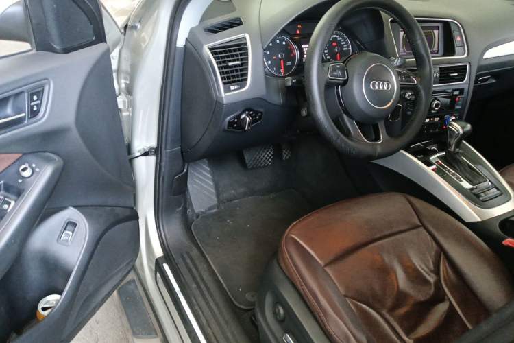 Used Audi Q5 2013 40 TFSI Technology Edition Driver Seat