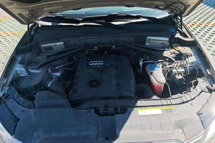 Used Audi Q5 2013 40 TFSI Technology Edition Engine Bay