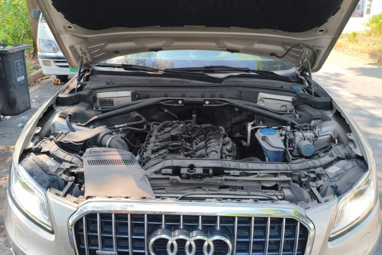 Used Audi Q5 2013 40 TFSI Technology Edition Engine Bay