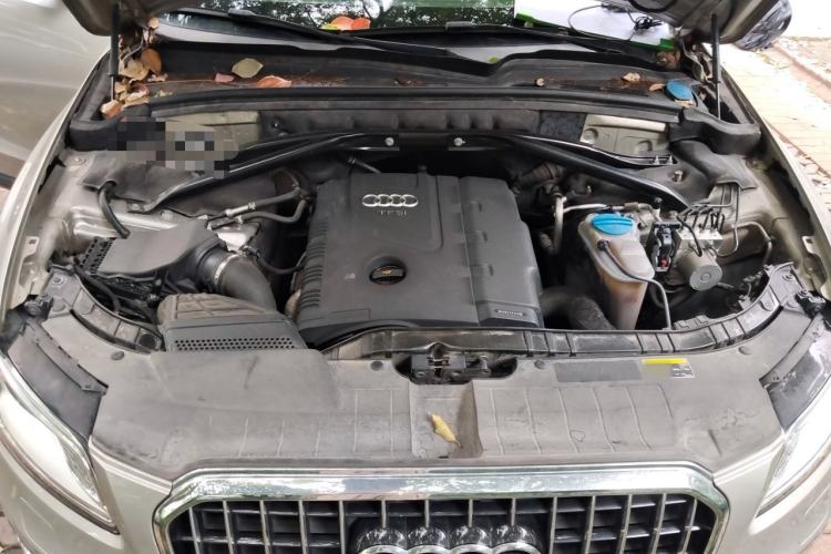 Used Audi Q5 2013 40 TFSI Comfort Edition Engine Bay