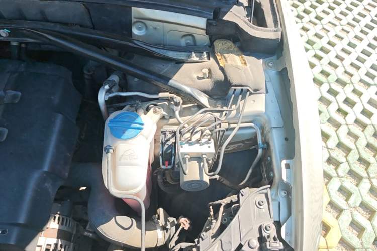 Used Audi Q5 2013 40 TFSI Technology Edition Engine Bay Left