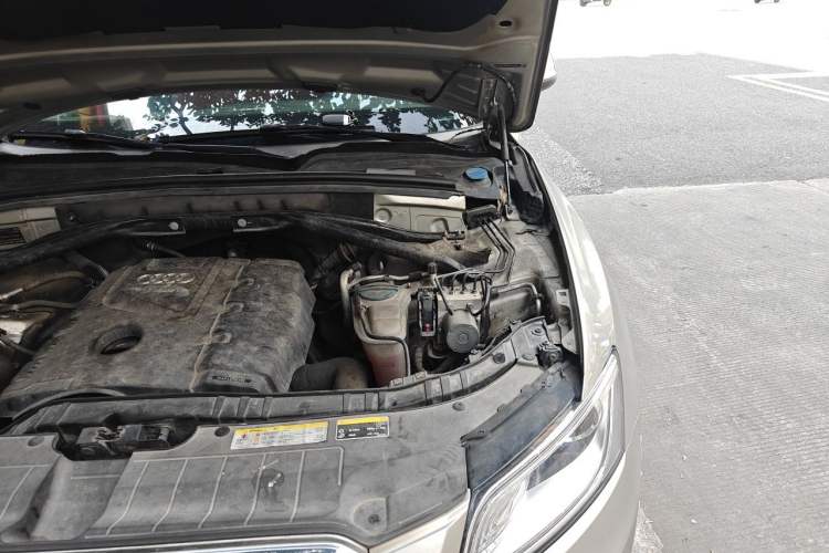 Used Audi Q5 2013 40 TFSI Ambition Engine Bay Left