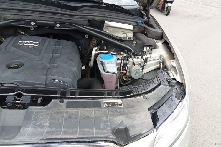 Used Audi Q5 2013 40 TFSI Technology Edition Engine Bay Left