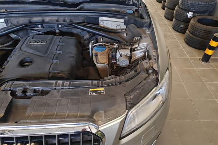 Used Audi Q5 2013 40 TFSI Technology Edition Engine Bay Left