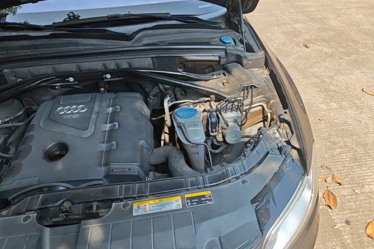 Used Audi Q5 2013 40 TFSI Technology Edition Engine Bay Left