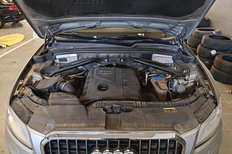 Used Audi Q5 2013 40 TFSI Technology Edition Engine Bay