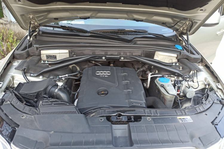 Used Audi Q5 2013 40 TFSI Comfort Edition Engine Bay