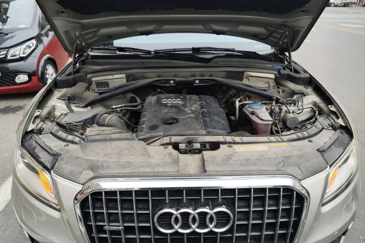 Used Audi Q5 2013 40 TFSI Comfort Edition Engine Bay