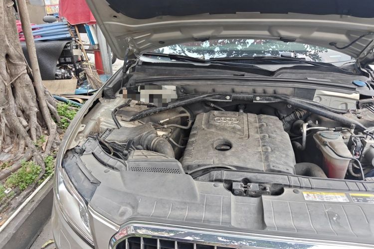 Used Audi Q5 2013 40 TFSI Ambition Engine Bay Right