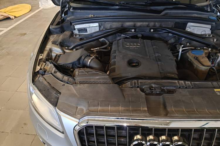 Used Audi Q5 2013 40 TFSI Technology Edition Engine Bay Right