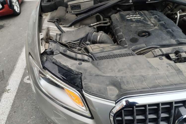 Used Audi Q5 2013 40 TFSI Comfort Edition Engine Bay Right