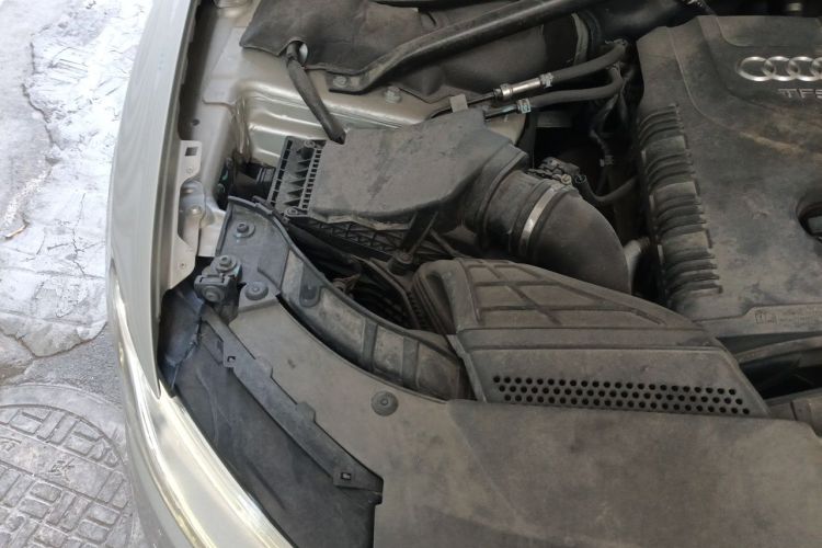 Used Audi Q5 2013 40 TFSI Technology Edition Engine Bay Right