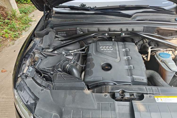 Used Audi Q5 2013 40 TFSI Technology Edition Engine Bay Right