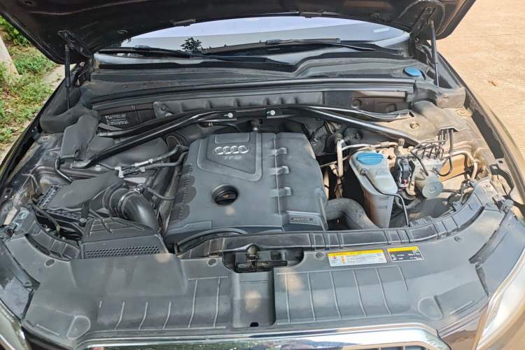Used Audi Q5 2013 40 TFSI Technology Edition Engine Bay