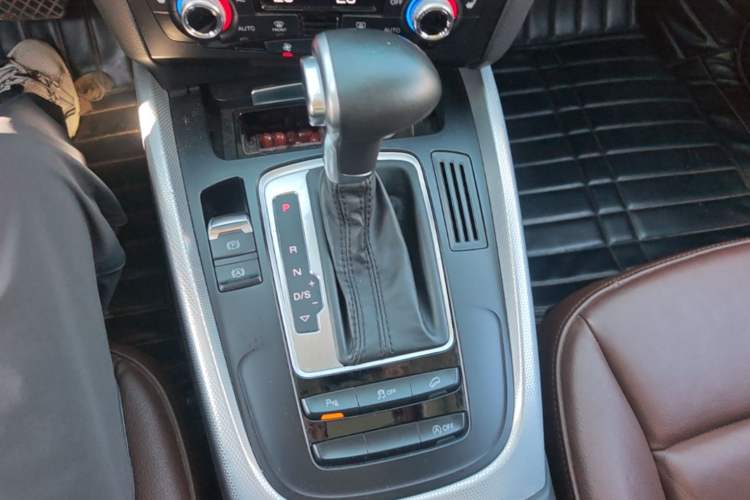 Used Audi Q5 2013 40 TFSI Technology Edition Gear Lever