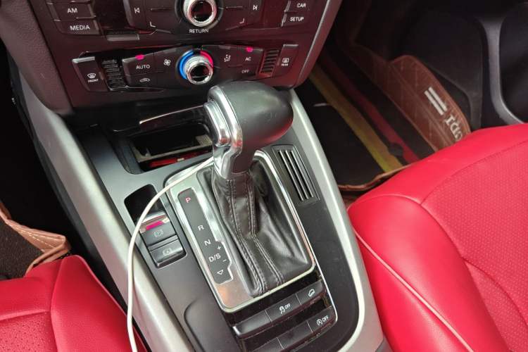 Used Audi Q5 2013 40 TFSI Ambition Gear Lever
