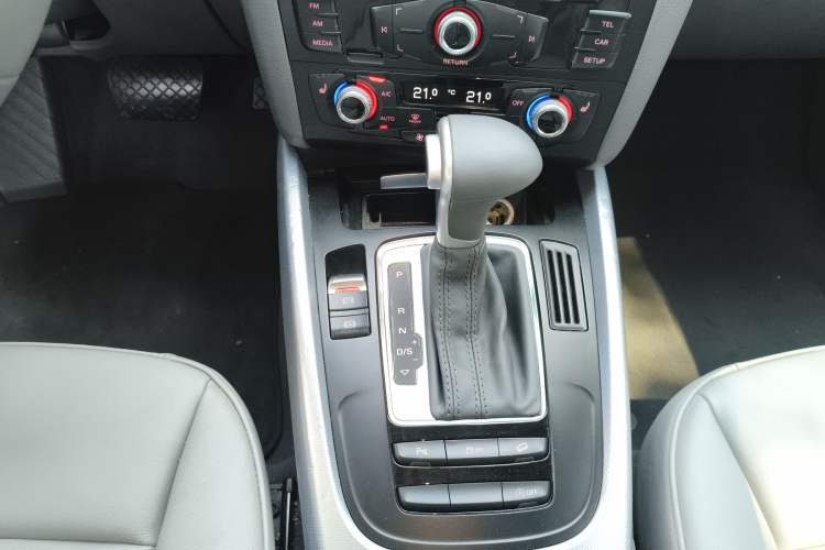 Used Audi Q5 2013 40 TFSI Technology Edition Gear Lever