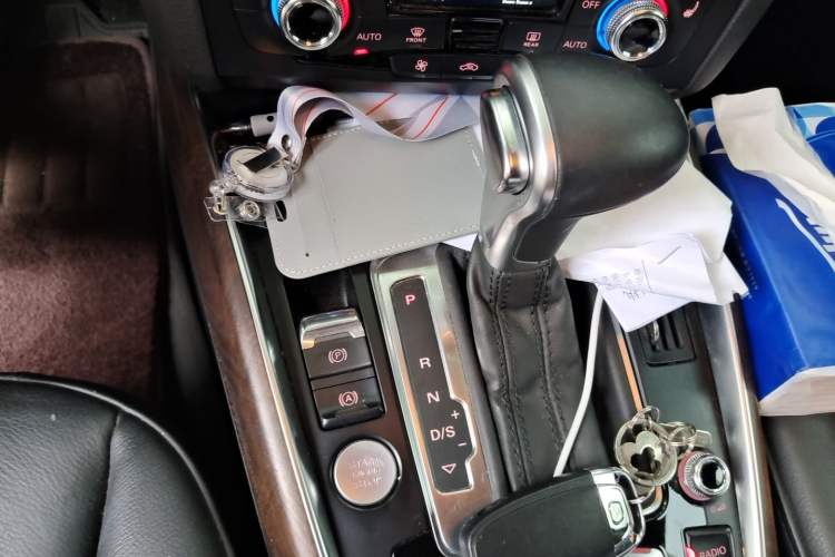 Used Audi Q5 2013 40 TFSI Comfort Edition Gear Lever