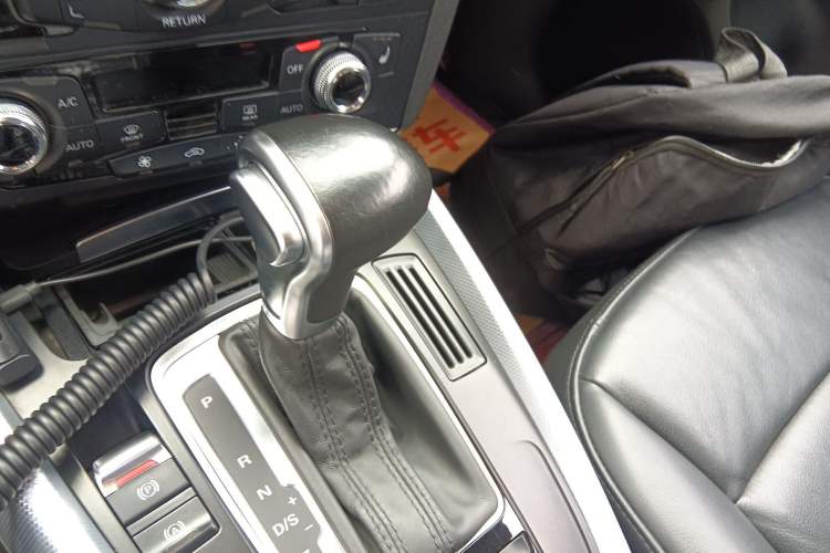 Used Audi Q5 2013 40 TFSI Technology Edition Gear Lever