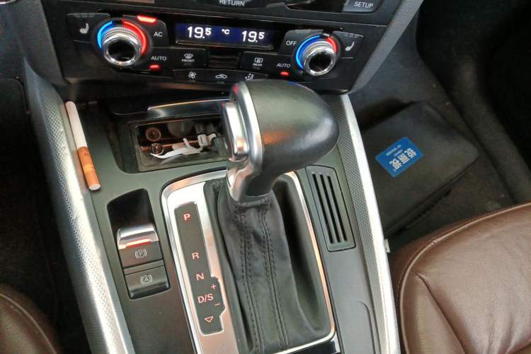 Used Audi Q5 2013 40 TFSI Technology Edition Gear Lever
