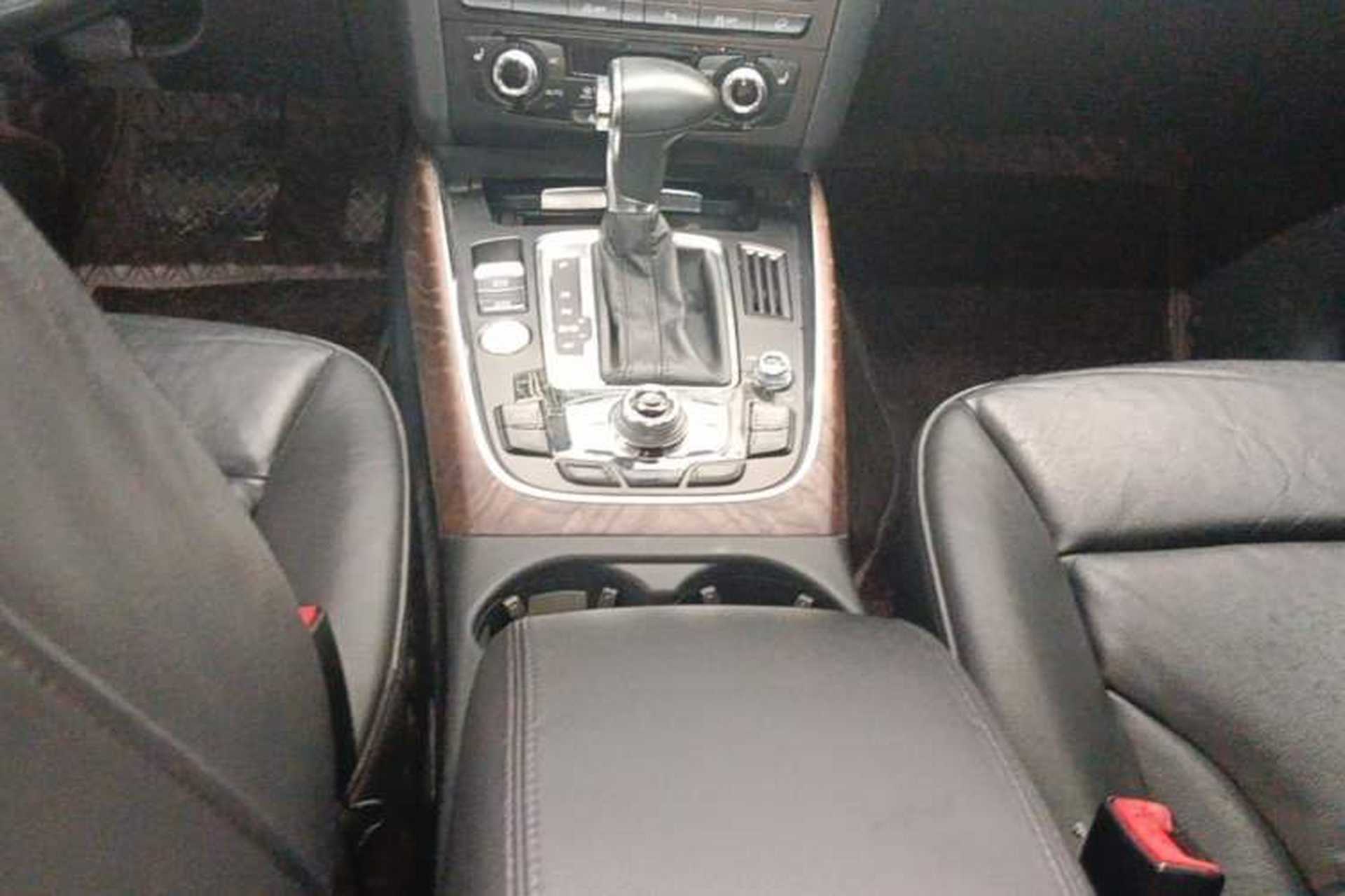 Used Audi Q5 2013 40 TFSI Comfort Edition Gear Lever
