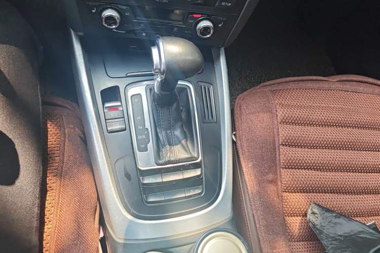 Used Audi Q5 2013 40 TFSI Technology Edition Gear Lever