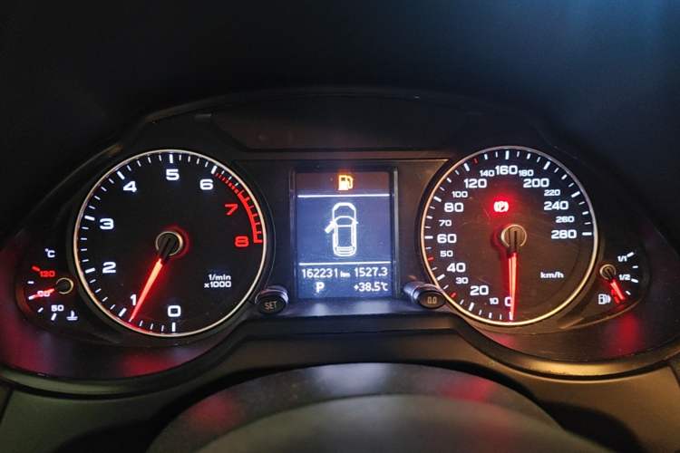 Used Audi Q5 2013 40 TFSI Technology Edition Instrument Cluster