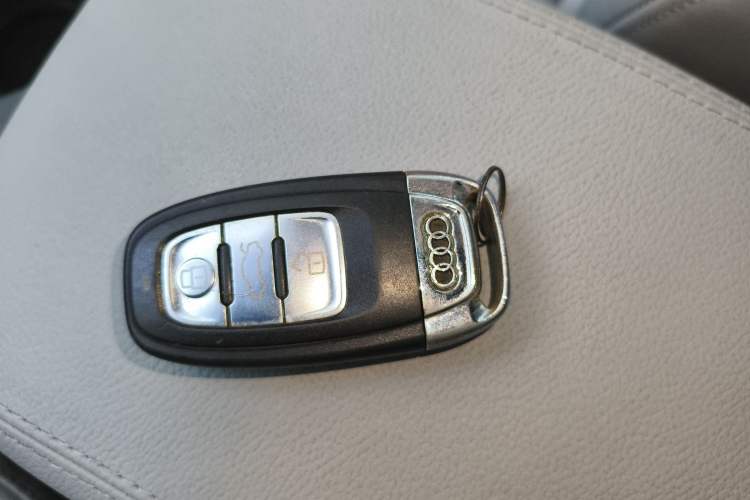 Used Audi Q5 2013 40 TFSI Technology Edition Interior 1
