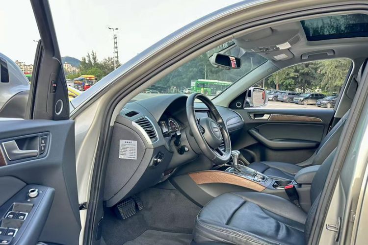 Used Audi Q5 2013 40 TFSI Comfort Edition Interior 3