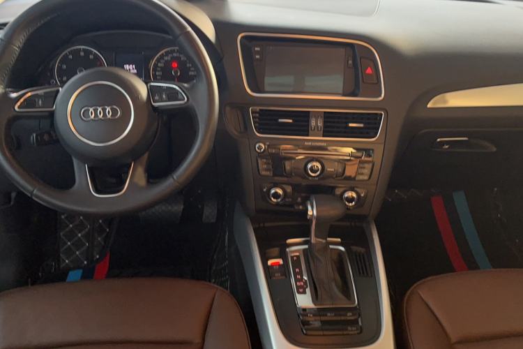 Used Audi Q5 2013 40 TFSI Technology Edition Interior 4
