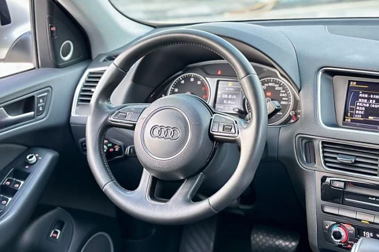 Used Audi Q5 2013 40 TFSI Comfort Edition Interior 9
