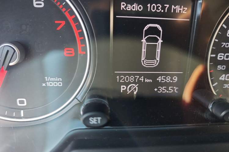 Used Audi Q5 2013 40 TFSI Technology Edition Odometer Close Up