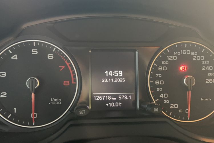 Used Audi Q5 2013 40 TFSI Technology Edition Odometer Close Up