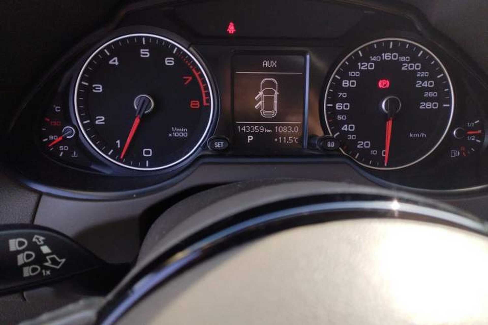 Used Audi Q5 2013 40 TFSI Technology Edition Odometer Close Up