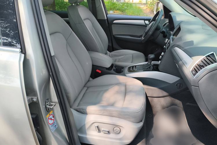 Used Audi Q5 2013 40 TFSI Technology Edition Right Front Seat