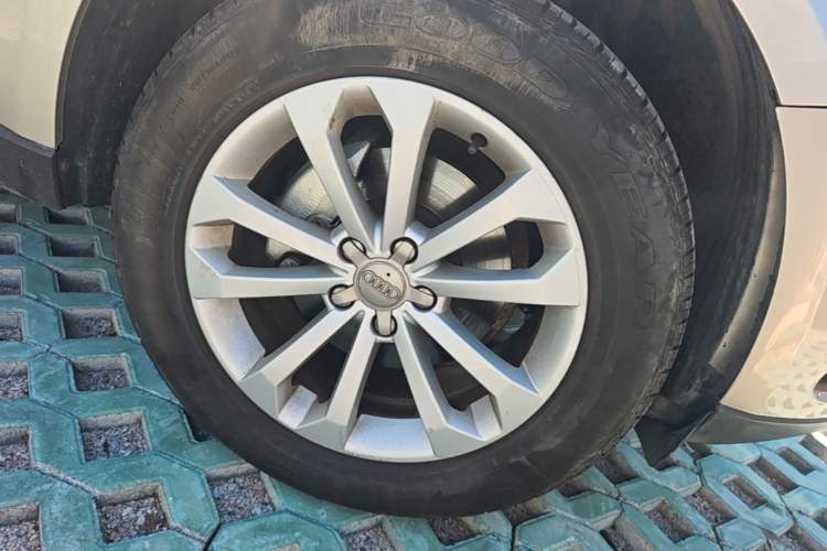 Used Audi Q5 2013 40 TFSI Technology Edition Right Front Wheel Hub