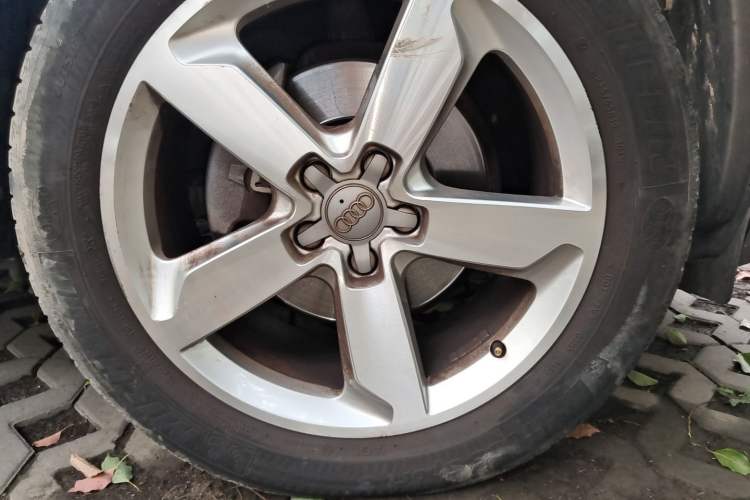Used Audi Q5 2013 40 TFSI Comfort Edition Right Front Wheel Hub