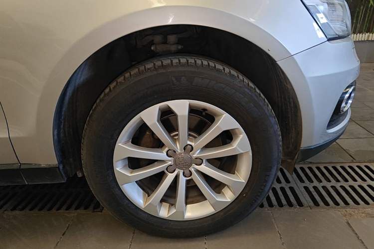 Used Audi Q5 2013 40 TFSI Technology Edition Right Front Wheel Hub