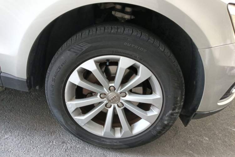 Used Audi Q5 2013 40 TFSI Technology Edition Right Front Wheel Hub