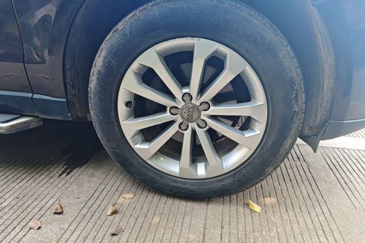 Used Audi Q5 2013 40 TFSI Technology Edition Right Front Wheel Hub