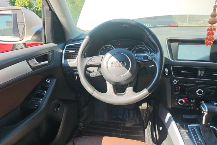 Used Audi Q5 2013 40 TFSI Technology Edition Steering Wheel