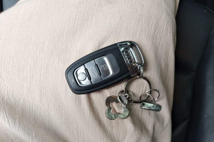 Used Audi Q5 2013 40 TFSI Comfort Edition Vehicle Key