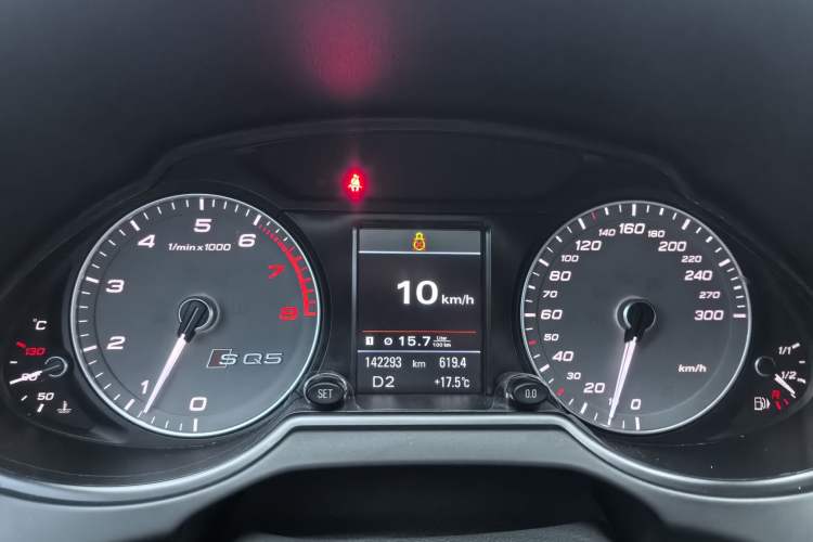 Used Audi Q5 2014 SQ5 3.0 TFSI quattro Odometer Close Up
