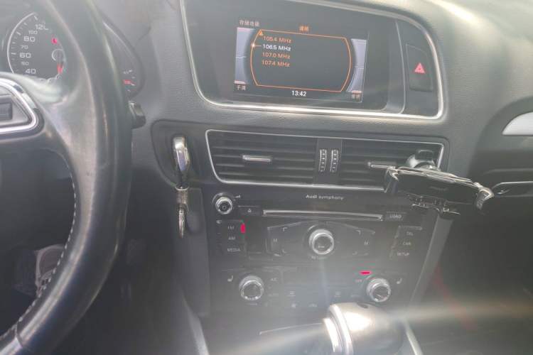 Used Audi Q5 2015 40 TFSI Technology Edition Audio And AC Panel