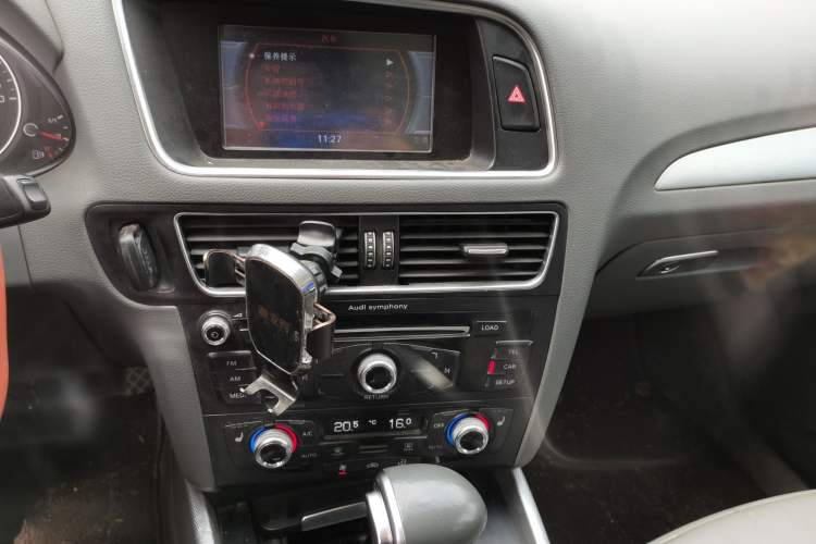 Used Audi Q5 2015 40 TFSI Technology Edition Audio And AC Panel