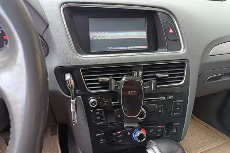 Used Audi Q5 2015 40 TFSI Trendy Edition Audio And AC Panel