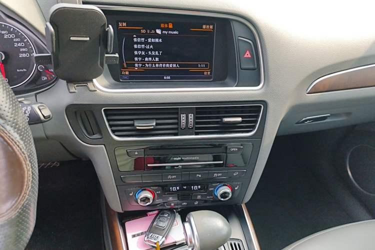 Used Audi Q5 2015 40 TFSI Comfort Model Audio And AC Panel