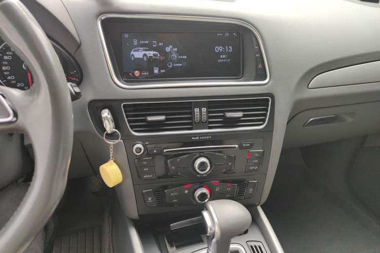 Used Audi Q5 2015 40 TFSI Trendy Edition Audio And AC Panel