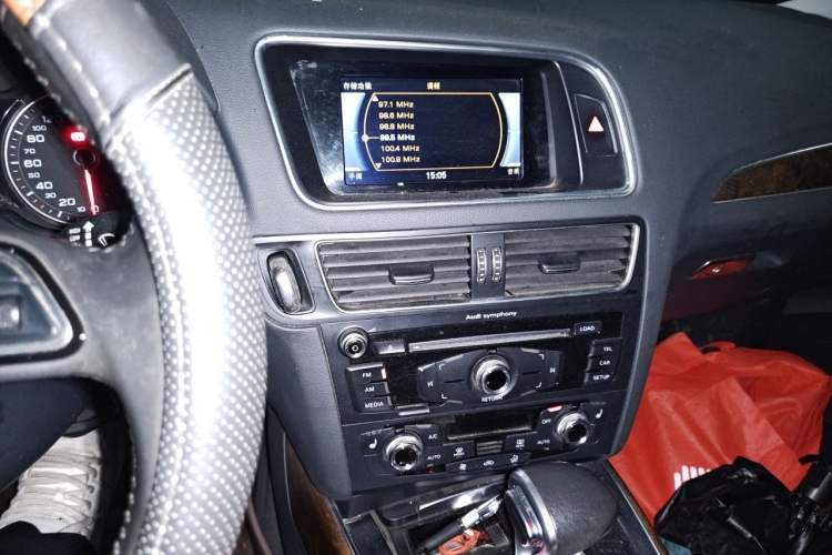 Used Audi Q5 2015 40 TFSI Technology Edition Audio And AC Panel
